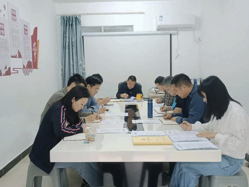 4月政治学习.jpg