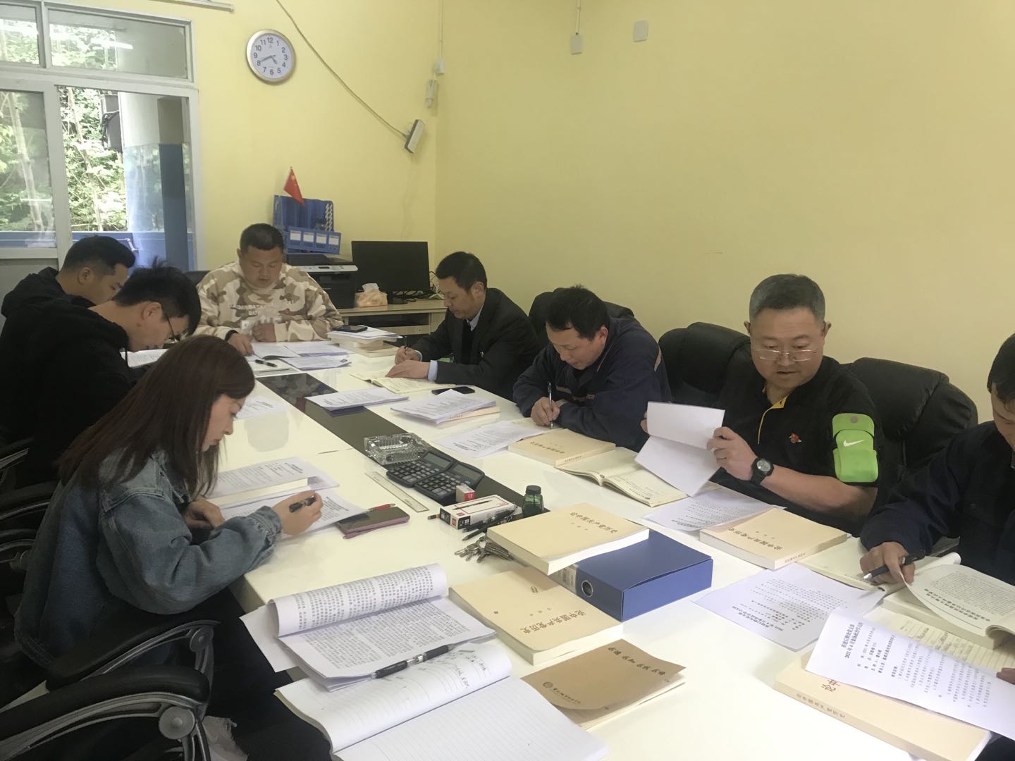 4.6政治学习.jpg 4.6政治学习.jpg